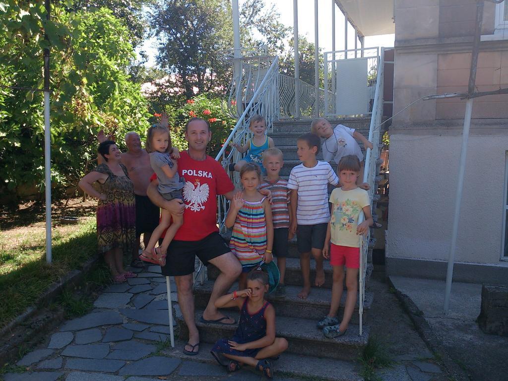 Giorgi'S Homestay 库塔伊西 外观 照片