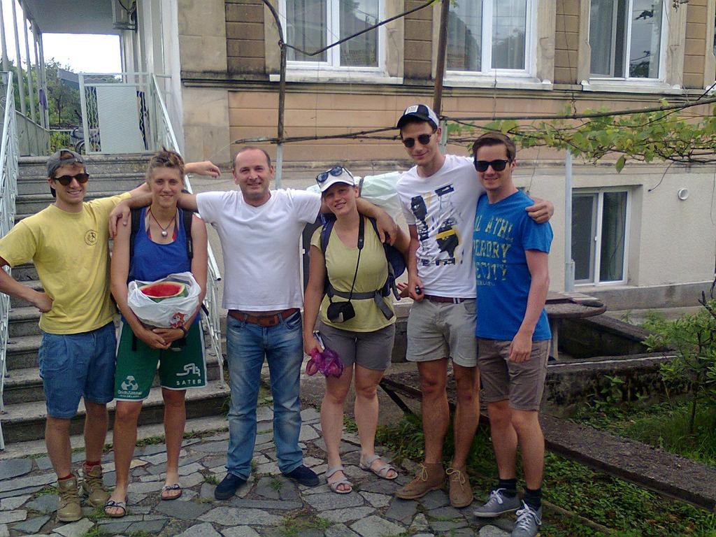 Giorgi'S Homestay 库塔伊西 外观 照片